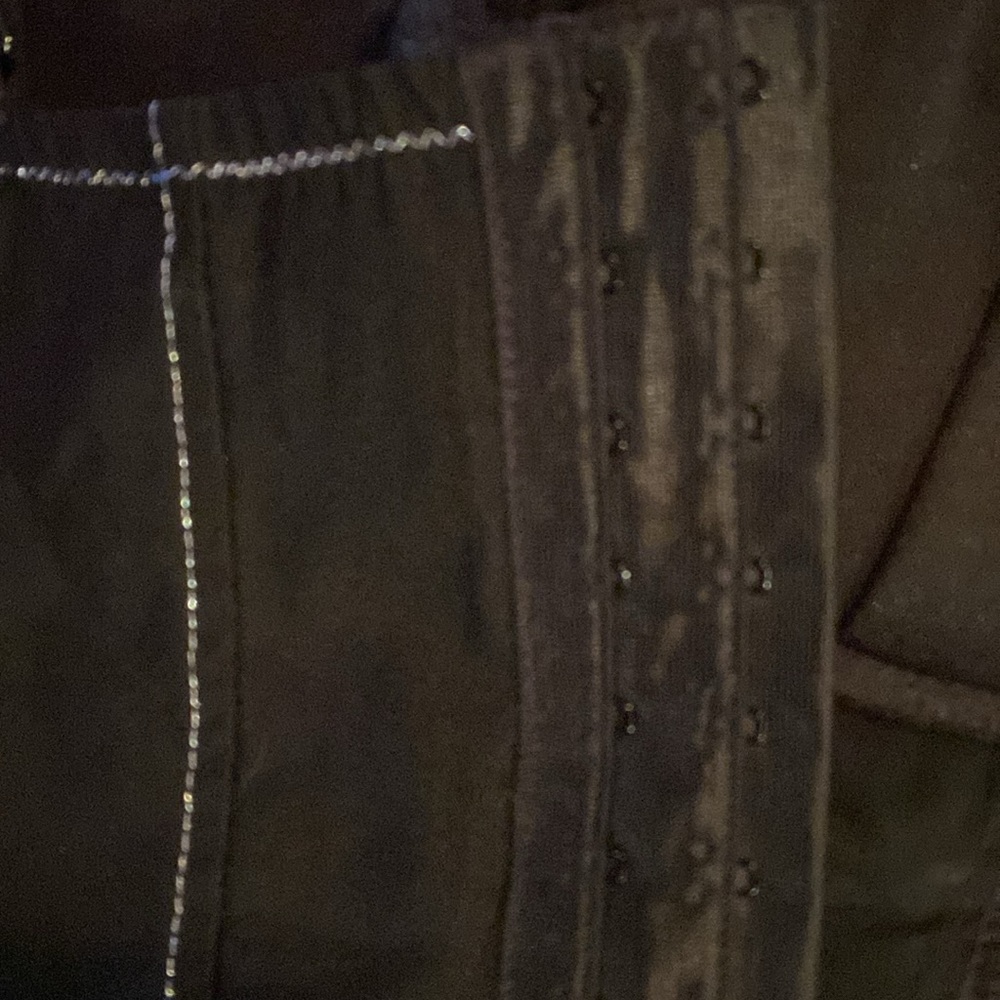 Black bustier with lace up front - Picture 3 of 10